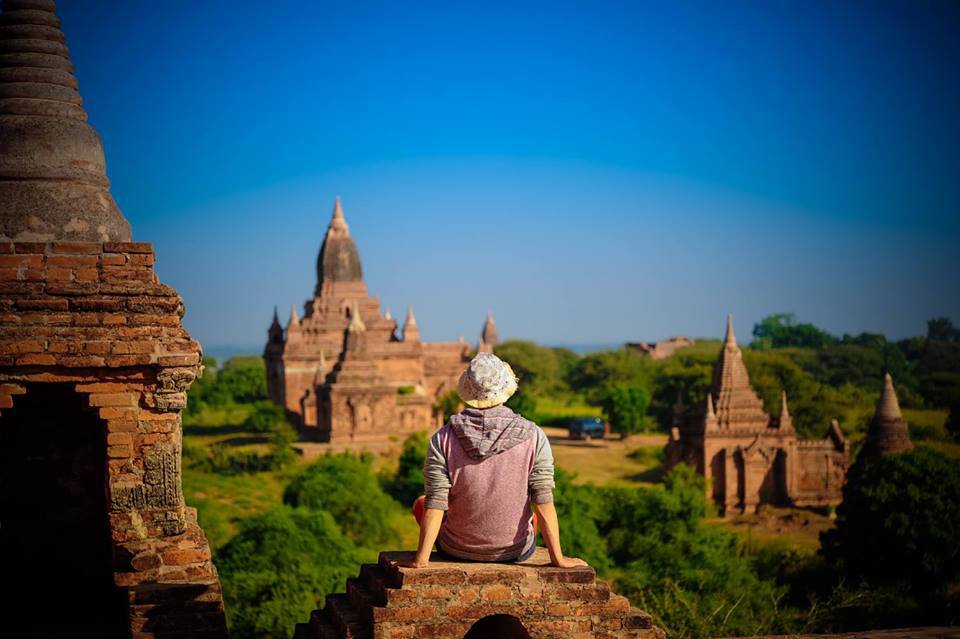 <p> Bộ ảnh được Quyên thực hiện ở nhiều địa điểm nổi danh trong khu vực châu Á. Một trong số đó là những ngôi chùa nổi tiếng ở Bagan - Myanmar. "Bagan có hơn 400 ngôi chùa lớn nhỏ với nhiều nét khác nhau. Thế nên bạn tha hồ ngắm và tham quan trong vài ngày cũng chưa hết", Quyên chia sẻ.</p>