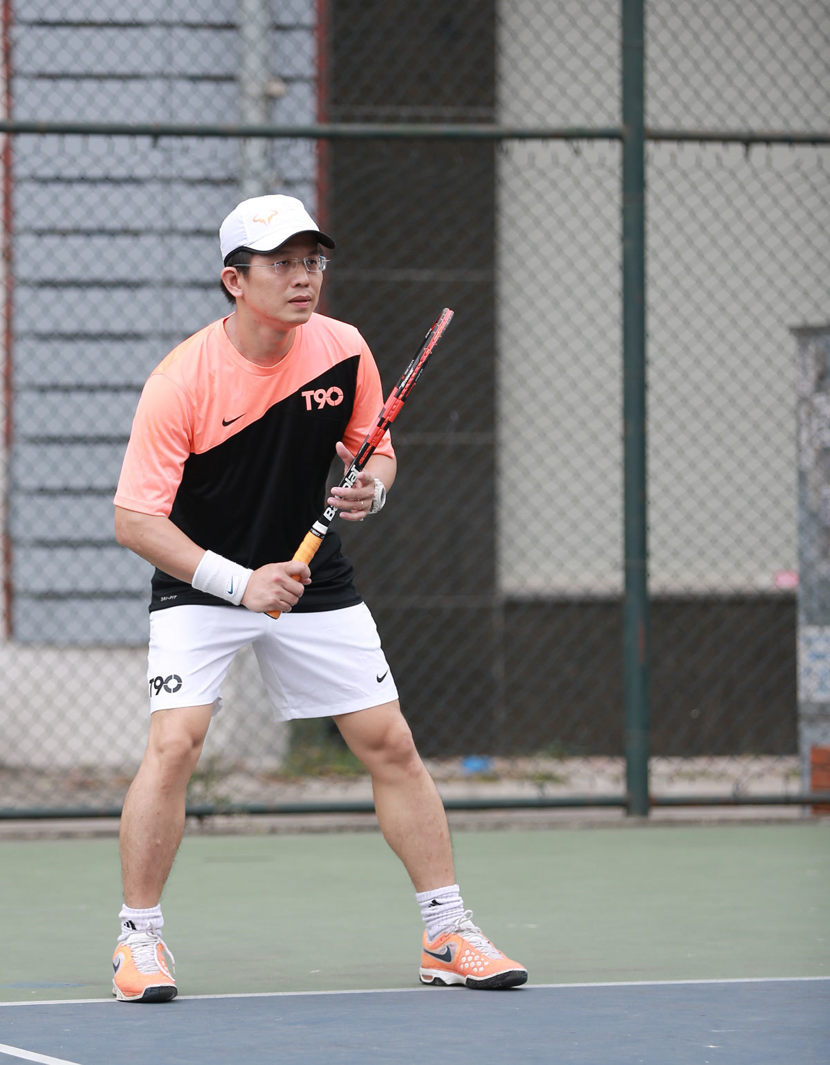 <p> Anh Hà đã chơi tennis được ba năm nay, và lần đầu anh tham gia giải với mục đích rèn luyện sức khỏe và giao lưu với các tay vợt FPT.</p>