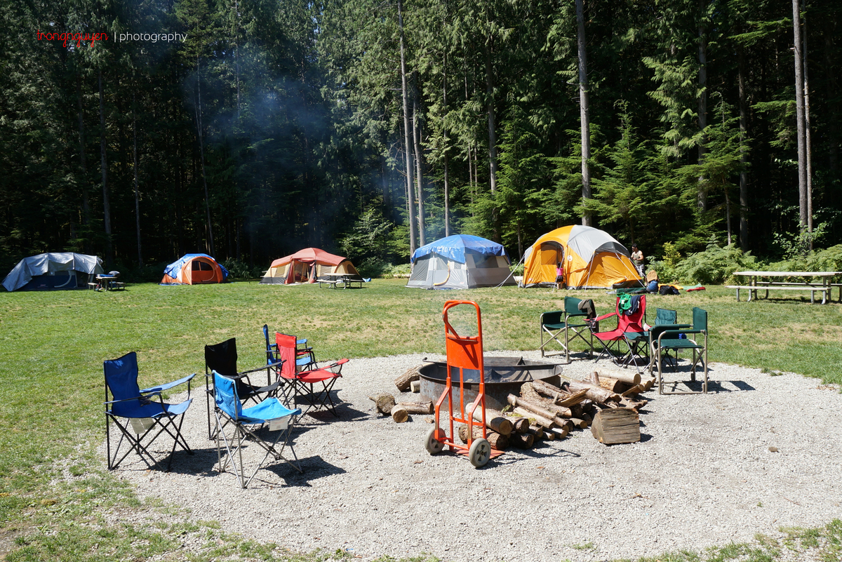 <p class="Normal" style="text-align:justify;"> Mùa hạ là thời điểm lý tưởng cho các hoạt động cắm trại, dã ngoại. Ở tiểu bang Washington có rất nhiều khu cắm trại (camp ground) được trang bị tốt. Thậm chí có những khu như Rasar National Park còn được trang bị cả tắm nóng lạnh tại các khu cắm trại. Bạn nên chuẩn bị lều và đệm hơi loại tốt, chăn ấm và có thể mang theo cả xe đạp để có thể khám phá được nhiều hơn. </p>