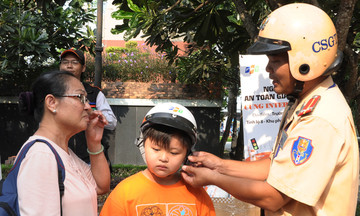 Học sinh hào hứng với Ngày hội văn hoá giao thông