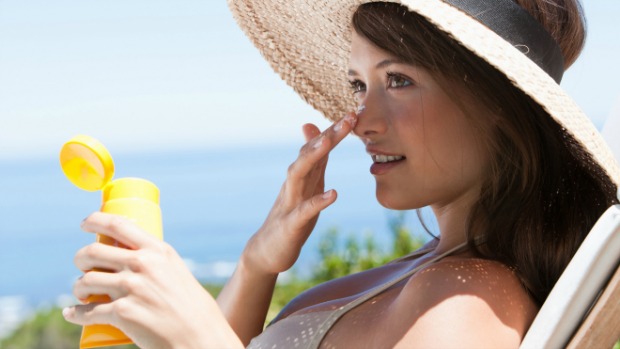 woman-sunscreen-bai-4903-1431310499.jpg