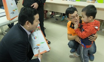 Lãnh đạo FPT làm thiện nguyện tại Bệnh viện Ung thư Đà Nẵng
