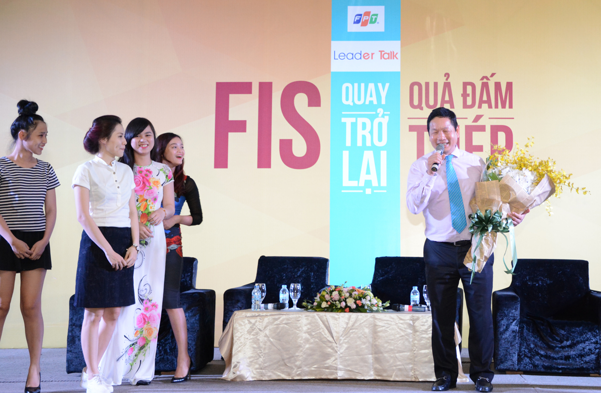 <p> Dịp này, FPT IS HCM đã gửi bó hoa tươi thắm cùng lời chúc mừng sinh nhật đến Chủ tịch FPT Trương Gia Bình.</p>
