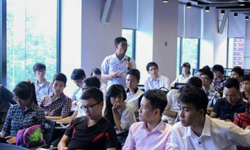 Sinh viên Đại học Bách khoa Hà Nội khám phá FPT
