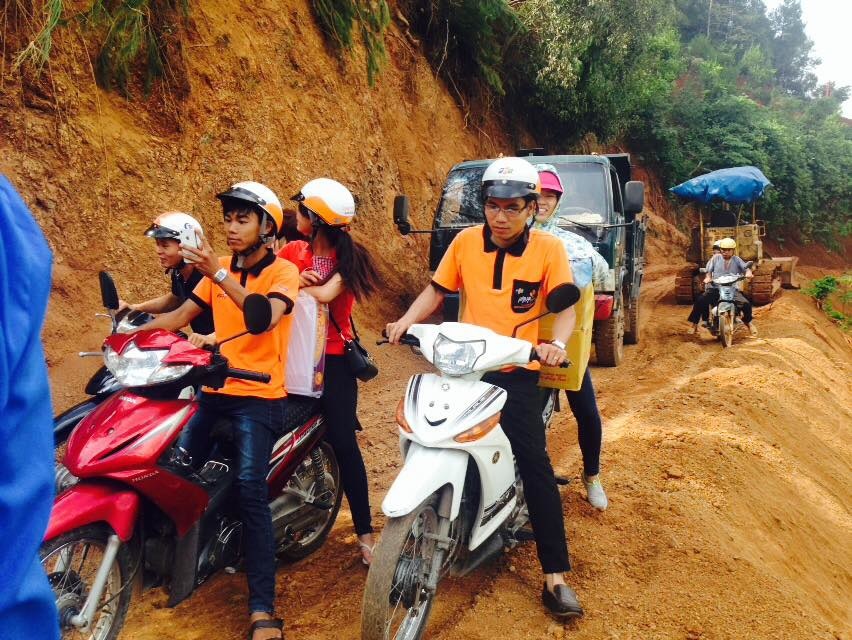 <p style="text-align:justify;"> Đúng dịp 1/6, CBNV FPT Telecom Lạng Sơn đã vượt đường đèo đến giúp đỡ những trẻ em nghèo huyện Cao Lộc. </p>