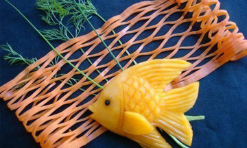 Tỉa cá sa lưới bằng cà rốt