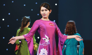 Miss FU duyên dáng trong tà áo dài Việt