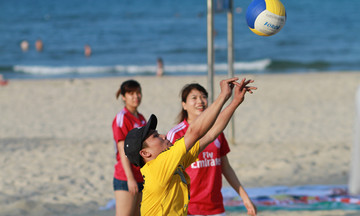Thỏa sức đam mê cùng giải bóng chuyền bãi biển