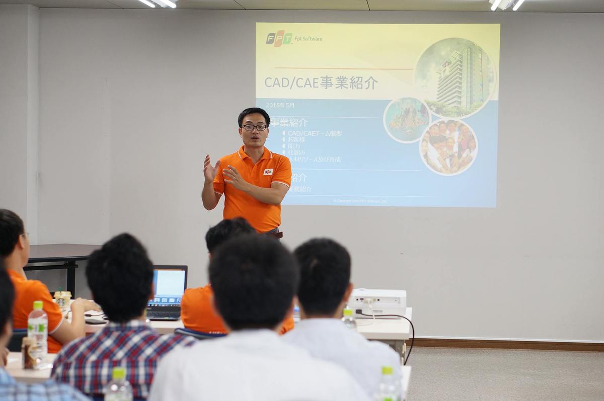 <p style="text-align:justify;"> Chia sẻ tại hội thảo, anh Nguyễn Thanh Yên (FSU11.LSI) cho biết: “Bên cạnh các lĩnh vực truyền thống là phần mềm và CAD/CAE đang được FPT phát triển rộng rãi tại thị trường Nhật Bản, thiết kế vi mạch là một trong những lĩnh vực mà chính phủ Việt Nam ưu tiên phát triển trong thời gian gần đây. FPT với sứ mệnh người tiên phong đã thành lập đội làm về thiết kế vi mạch (LSI). Trong năm 2014 -2015, những kỹ sư Việt Nam đầu tiên đã được cử sang làm việc cho các trung tâm thiết kế của các hãng hàng đầu thế giới như Toshiba. Để phát triển lĩnh vực này, FPT rất cần sự góp sức của các anh chị em kỹ sư điện tử ở Nhật tham gia làm cầu nối mang vi mạch Việt Nam ra thế giới và mang vi mạch thế giới về Việt Nam”.</p>