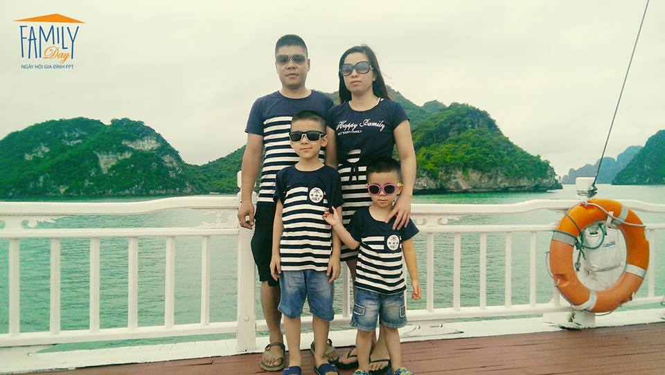 <p class="Normal"> Bức ảnh có chủ đề "Nhà em thăm vịnh", gia đình anh <span>Nguyễn Huy Sơn, FPT Telecom hạnh phúc bên nhau.</span></p>