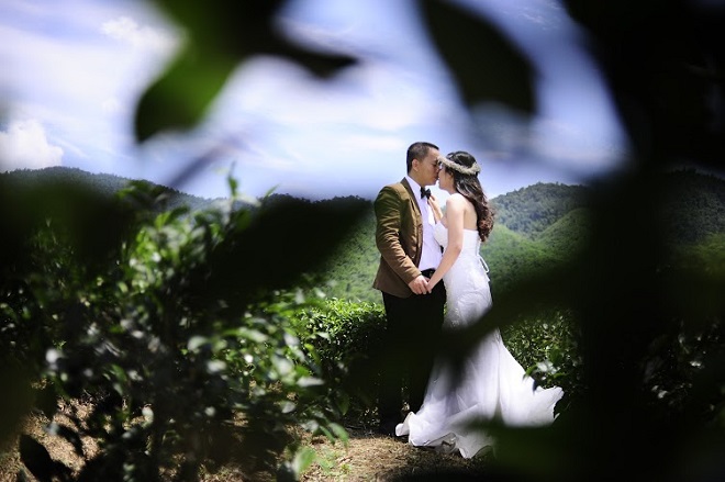 <p> Địa điểm đầu tiên cho bộ ảnh cưới chính là đồi chè Đông Giang, tỉnh Quảng Nam. </p>