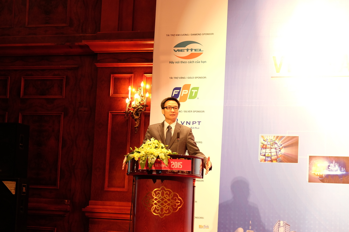 <p style="text-align:justify;"> Sáng ngày 25/6, Diễn đàn ICT Summit lần thứ 5 đã được tổ chức tại Hà Nội với sự tham gia của nhiều quan chức, khách mời, trong và ngoài nước. Phát biểu tại chương trình, Phó Thủ Tướng Vũ Đức Đam đánh giá cao những thành quả mà Việt Nam đã đạt được trong mảng CNTT, qua đó, ông nhấn mạnh tới việc "tăng tốc" để bắt kịp với thế giới.</p>