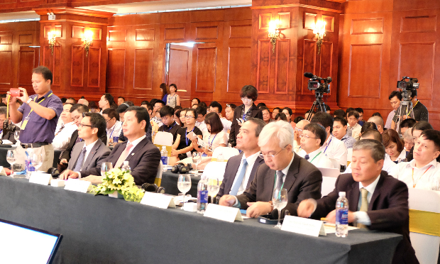 Diễn đàn cấp cao ICT Summit 2015, diễn ra ngày 25-26/6 tại Hà Nội, thu hút trên 500 đại biểu không chỉ thuộc các doanh nghiệp trong ngành CNTT mà còn đến từ các cơ quan, tổ chức doanh nghiệp ứng dụng CNTT từ các tỉnh thành trên cả nước.