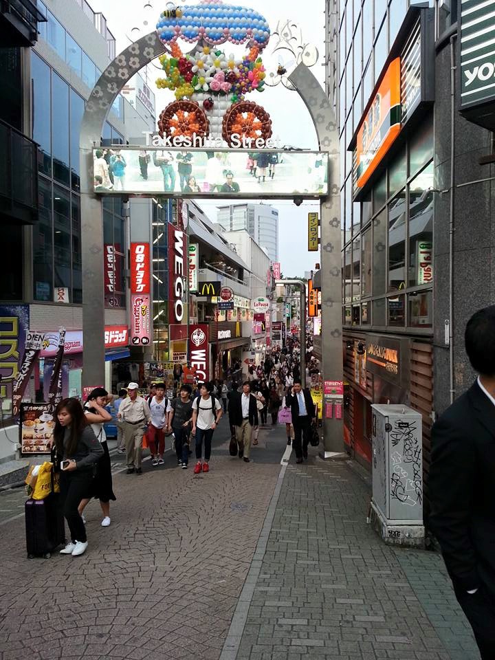 <p class="Normal" style="margin:6.8pt 0in .0001pt;text-align:justify;"> <span>Bạn đừng bỏ qua con đường này nếu đi du học hoặc du lịch nhé! Takeshita  tại Harajuku, một trong số những con phố mua sắm nổi tiếng nhất Tokyo, Nhật Bản.</span></p> <p>  </p> <p class="Normal" style="margin:6.8pt 0in .0001pt;">  </p> <p>  </p>