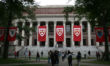 Trường Harvard bị tấn công rò rỉ dữ liệu
