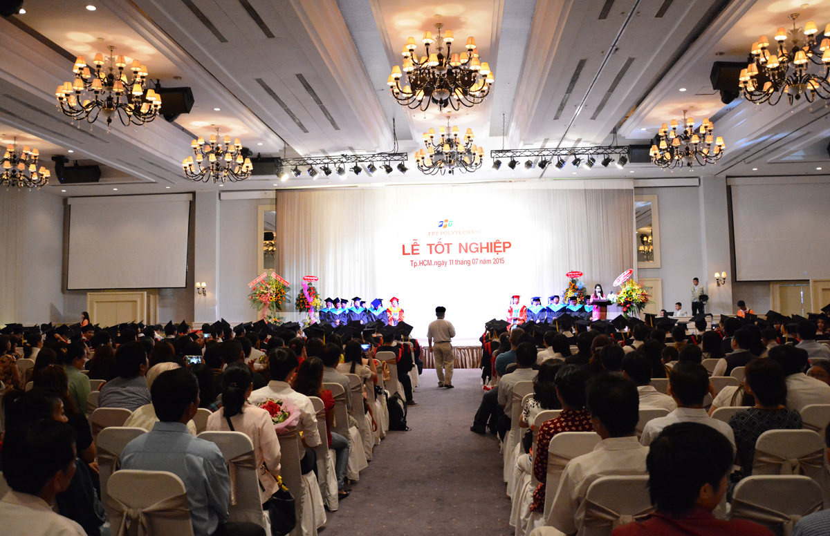 <p style="text-align:justify;"> Sáng ngày 11/7, lễ tốt nghiệp tập trung đầu tiên trong năm 2015 của Cao đẳng Thực hành FPT (FPT Polytechnic) phía Nam đã được tổ chức tại Trung tâm hội nghị White Palace, quận Phú Nhuận, TP HCM.</p>
