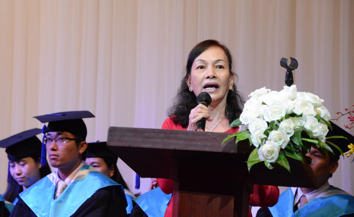 <p style="text-align:justify;"> Cô Phan Thị Lan, đại diện phụ huynh sinh viên, gửi lời cảm ơn sâu sắc đến Ban lãnh đạo và các cán bộ, giảng viên FPT Polytechnic đã luôn đồng hành và truyền dạy tri thức cho các tân cử nhân trong suốt những năm qua. </p>