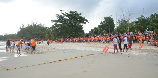 <p> Người Opennet phủ một màu cam rưc rỡ trên bãi biển Sokha. </p>