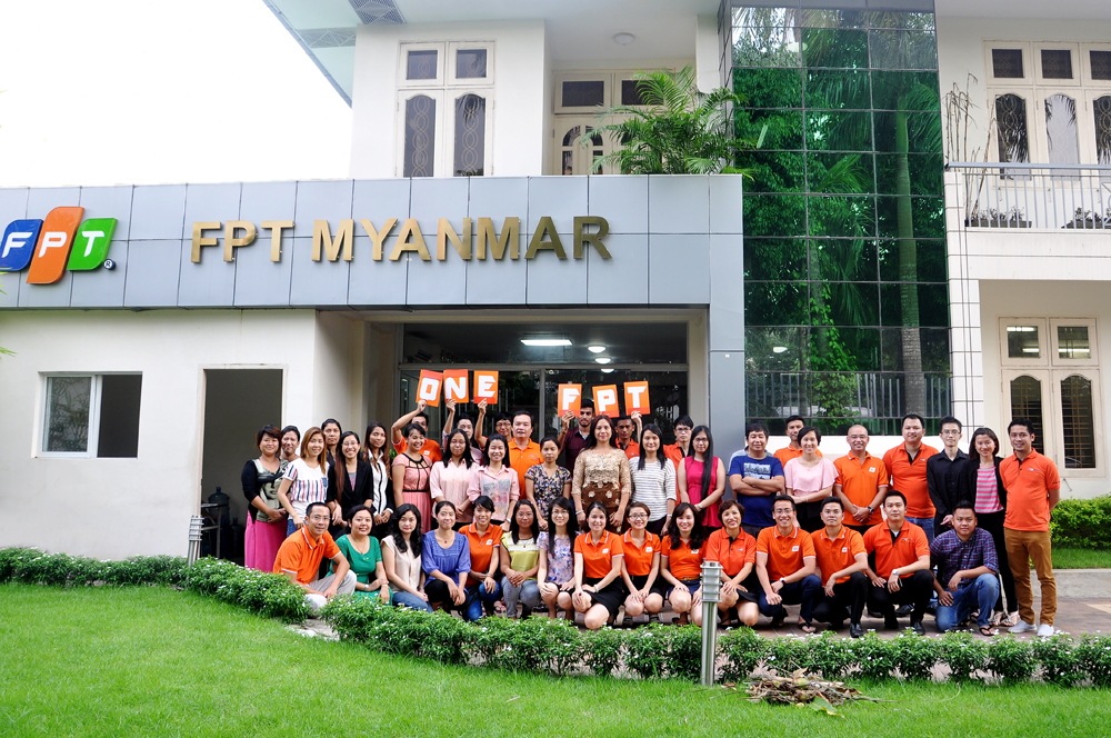 <p class="Normal"> T<span>rưởng phòng Marketing FPT Myanmar Bùi Lê Na chia sẻ: "Sang Myanmar rồi mình mới thấy thấm thía chiến lược OneFPT của tập đoàn. FPT Myanmar chỉ có sức mạnh khi có sự góp sức của nhiều đơn vị, sự đồng lòng của mọi thành viên sang Myanmar, dù từ nhiều công ty thành viên khác nhau trong Tập đoàn FPT. Với những con người này, với khí thế như ngày hôm nay, mình tin FPT Myanmar sẽ ngày càng lớn mạnh và mong tập đoàn sẽ nhân rộng mô hình này ra nhiều nước khác trên thế giới”.</span></p> <p class="Normal"> Hiện diện tại Myanmar từ tháng 2/2013 và chính thức thành lập pháp nhân vào tháng 7 cùng năm, FPT Myanmar đại diện tập đoàn thiết lập quan hệ với chính phủ, bộ ngành và các hiệp hội ICT, khách hàng có nhu cầu ứng dụng CNTT tại đây. Thị trường này có sự có mặt của các công ty thành viên gồm: FPT IS, FPT Trading, ĐH FPT, FPT Software và FPT Telecom.</p> <p class="Normal"> Hiện các đơn vị đang đẩy mạnh kinh doanh tại thị trường này. Theo đó, Văn phòng FPT Software Myanmar vừa đi vào hoạt động vào ngày 20/6. Đặc biệt, FPT đã trở thành doanh nghiệp nước ngoài đầu tiên được Bộ Truyền thông và Công nghệ thông tin Myanmar cấp giấy phép triển khai hạ tầng và cung cấp dịch vụ viễn thông NFSI. Giấy phép NFSI của FPT có thời hạn 15 năm và có hiệu lực từ ngày 6/7. Điểm quan trọng nhất của giấy phép NFSI là FPT sẽ được phép triển khai hạ tầng tuyến trục quốc gia tại Myanmar, tạo cơ sở vững chắc cho việc phát triển dịch vụ Internet tại đây. </p> <p class="Normal"> Năm 2014, doanh thu từ đất nước chùa Vàng đạt 13,5 triệu USD, trong đó, mảng Phân phối đạt hơn 10 triệu USD.</p>