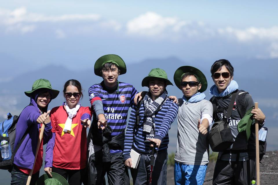 <p class="Normal"> Ngô Tuấn Kiệp với bức ảnh "<span>Người FPT Japan làm hết sức, chơi hết mình". </span><span>Bức ảnh chụp các anh chị em FPT Japan dừng chân tại núi Phú Sĩ. Mọi người bất kể nam hay nữ đều hăng hái tham gia leo núi.</span></p>