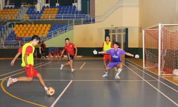 FPT Telecom và FPT Software dắt tay nhau vào bán kết Futsal
