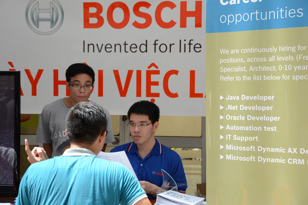 <p> Hiện công ty Bosch dành 50 chỉ tiêu tuyển dụng cho sinh viên CNTT mới ra trường. Đây cũng là đơn vị khá "mát tay" với ĐH FPT và tiếp nhận khá nhiều sinh viên của trường thực tập và làm việc.</p>