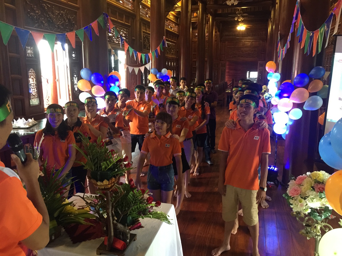 <p> Ngày 25/7, FPT Telecom Điện Biên chính thức tròn 2 tuổi. Chi nhánh đã tổ chức lễ sinh nhật tại nhà sàn gỗ lim lớn nhất Việt Nam, khu du lịch sinh thái Him Lam, TP Điện Biên Phủ. </p>