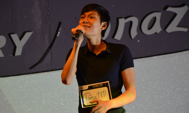 Nguyễn Đức Tùng đã tạo bất ngờ cho Ban giám khảo với phần trình bày thành công ca khúc "cơn đau cuối cùng".