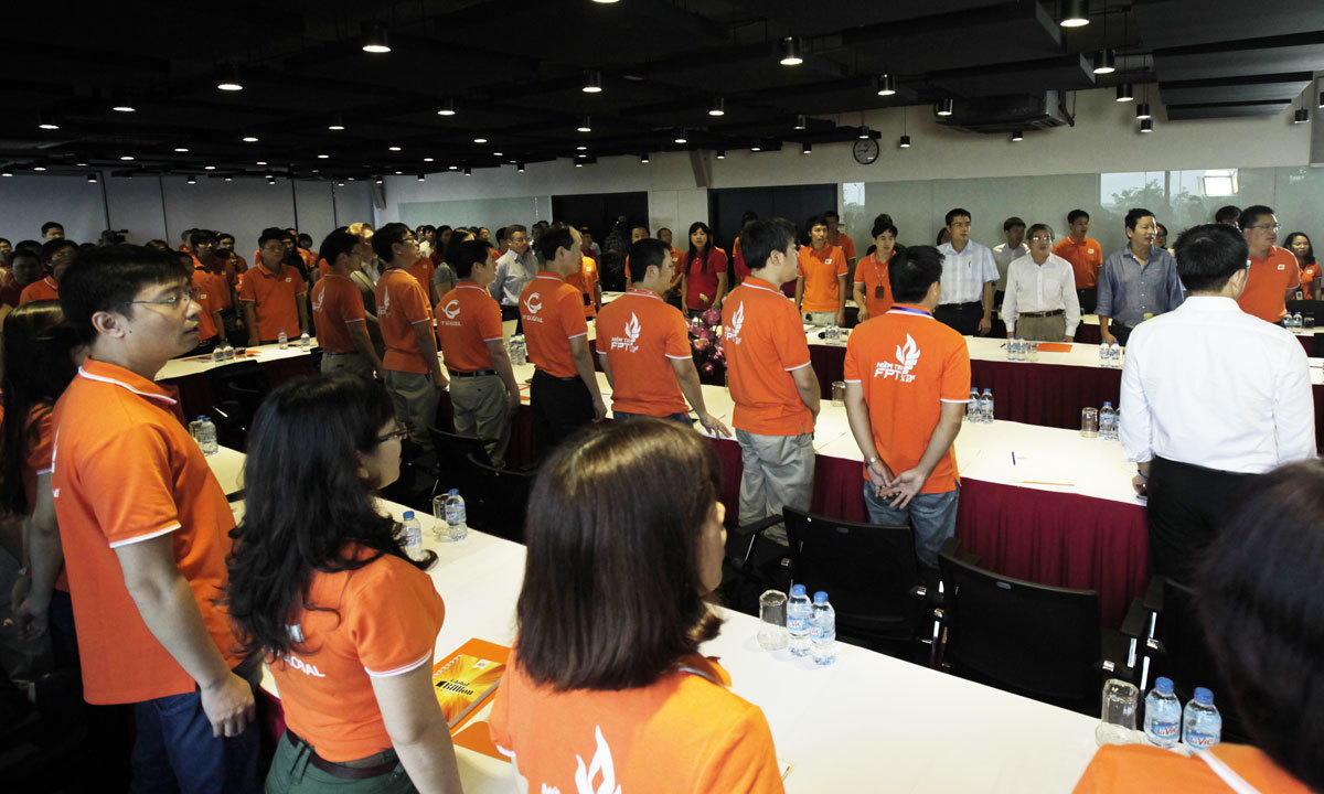 <p> Hội nghị 1B2020 của FPT Software đang diễn ra tại tại F-Ville, Hòa Lạc. Đây là sự kiện thứ hai sau Đại hội Fast&Furious 1, được tổ chức hồi cuối năm 2014, hội nghị lần này nhằm cụ thể hóa các việc cần làm để hướng đến mục tiêu 1 tỷ USD và 30.000 nhân viên vào năm 2020 (1B2020). Chương trình có sự tham gia của 100 lãnh đạo, cán bộ chủ chốt của FPT Software.</p>