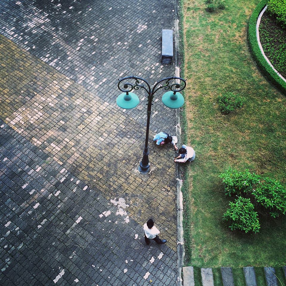 <p> Những góc tĩnh lặng và con người nhỏ bé trong khuôn viên Hòa Lạc qua con mắt nghệ thuật của tác giả Lê Nhật Anh.</p>