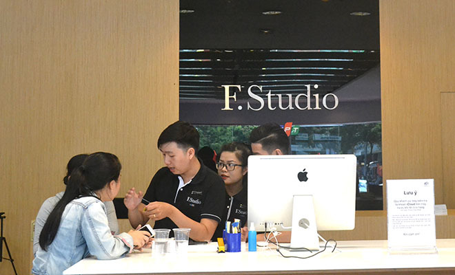 <p class="Normal" style="text-align:justify;"> FPT là đại lý ủy quyền chính hãng của Apple tại Việt Nam ở cấp độ cao nhất. Đến nay, F.Studio by FPT là chuỗi cửa hàng cao cấp duy nhất được ủy quyền chính hãng của Apple tại Việt Nam có đầy đủ tất cả mô hình APR (Apple Premium Reseller) và AAR.</p>