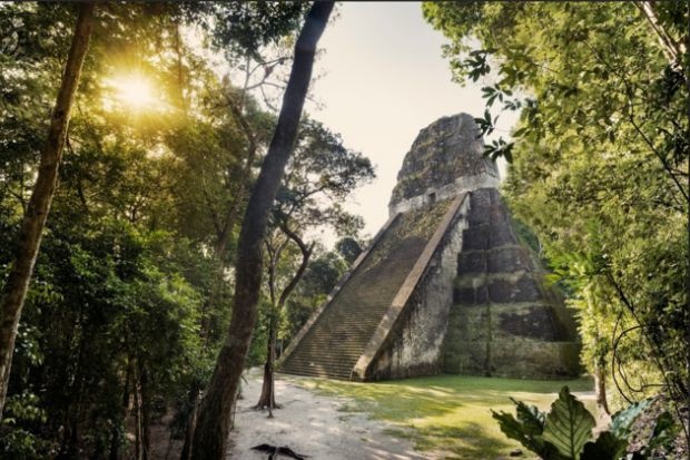 <p class="Normal" style="margin-left:22.5pt;text-align:justify;"> <strong>14. Tikal, Guatemala</strong></p> <p class="Normal" style="text-align:justify;"> Vườn quốc gia Tikal là một thành phố đổ nát của người Maya ở Guatemala. Nơi đây nổi tiếng với các ngôi đền đẹp và cổ kính. Năm 1979, thắng cảnh này được UNESCO công nhận là di sản thế giới. </p>