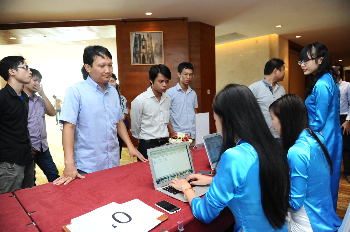 <p> Sáng nay (ngày 22/8), tại Crowne Plaza, Hà Nội, hội thảo công nghệ SharePoint lần đầu tiên được FPT Software tổ chức tại Việt Nam đã thu hút gần 100 chuyên gia, lập trình viên trong và ngoài FPT tham gia. Ba diễn giả của chương trình là những người có nhiều năm kinh nghiệm trong mảng này, đến từ Microsoft, Appvity và FPT Software.</p>