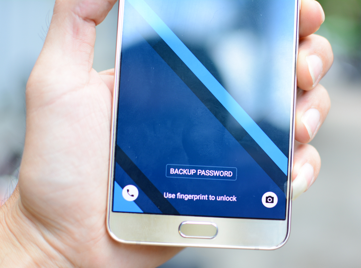 <p> Nút Home tích hợp cảm biến vân tay của Samsung Galaxy Note 5. </p>