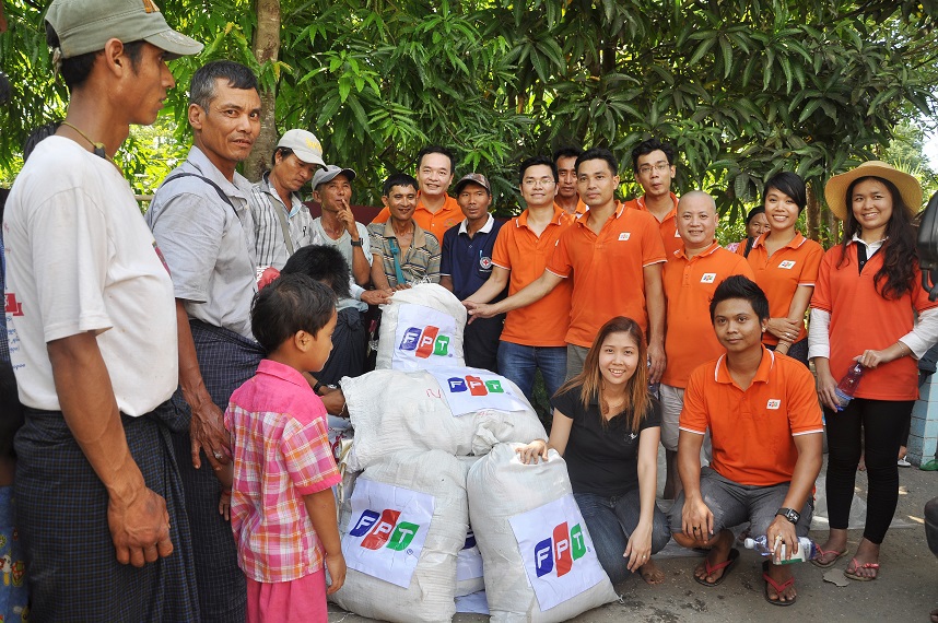 <p class="Normal"> <span>Cùng tham gia và quyên góp trong chuyến đi từ thiện, ngoài các thành viên của FPT Myanmar còn có FPT Software, FPT IS, FPT Trading, đối tác, khách hàng, bạn bè của FPT Myanmar. </span>Chuyến đi còn là dịp kết nối các thành viên người Việt Nam - Myanmar, đưa mọi người lại gần nhau hơn và thể hiện trách nhiệm xã hội của FPT Myanmar tại nước bạn.</p>