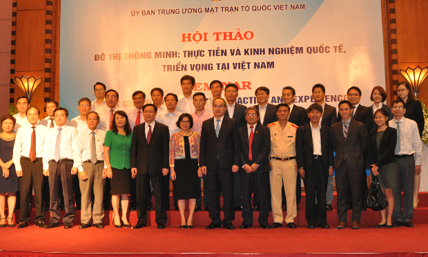 Hội thảo Đô thị thông minh: Thực tiễn và kinh nghiệm quốc tế, triển vọng tại Việt Nam diễn ra ngày 28/8 tại Khách sạn Melia, Hà Nội, đã thu hút hơn 60 đại biểu đến từ 20 Bộ, ngành trung ương, 10 tỉnh, thành phố và các chuyên gia quốc tế. FPT là nhà tài trợ chính của chương trình.
