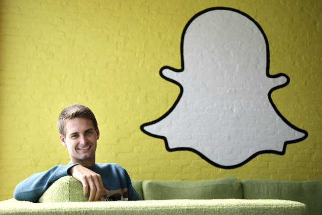 <p class="Normal"> <strong>5. Snapchat</strong>. Giá trị thương hiệu: 16. CEO: Evan Spiegel. Thành lập: 2012.</p> <p class="Normal"> SnapChat là ứng dụng mạng xã hội dùng để chia sẻ thông tin, hình ảnh, video và chỉ có một (hoặc một số) bạn bè trong danh sách của người dùng được gửi đến những thông tin trên mới có thể thấy chúng. Sau khi người nhận đã đọc xong thông tin được gửi đến, chúng sẽ tự động biến mất khỏi giao diện của người được gửi.</p> <p class="Normal"> Số tiền gây quỹ ban đầu: 1,2 tỷ USD.</p> <p class="Normal"> Những nhà đầu tư đáng chú ý: Yahoo, Kleiner Perkins, Benchmark Capital, Lightspeed Venture Partners, Coatue Management và SV Angel.</p>