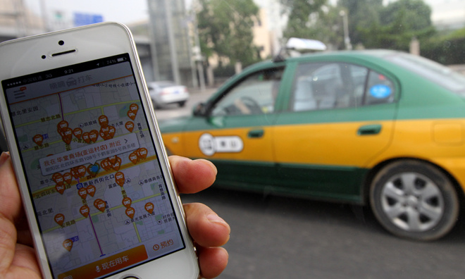 <p class="Normal"> <strong>7. Didi Kuaidi.</strong> Giá trị thương hiệu: 15 tỷ USD. CEO<span>: Anthony Tan.</span></p> <p class="Normal"> <span>Đây là hãng phát triển ứng dụng kết nối lái xe taxi và khách hàng hàng đầu tại Trung Quốc. Didi Kuaidi được thành lập vào tháng 2/2015 khi hai hãng Didi và Kuaidi sáp nhập với nhau nhằm giảm chi phí và tăng tính cạnh tranh với Uber. Chỉ vài tháng sau khi sáp nhập, hãng ứng dụng taxi mới quyết định đầu tư thêm 1,5 tỷ USD, khoản đầu tư này gấp hai lần giá trị của công ty tại thời điểm sáp nhập.</span></p> <p class="Normal"> Mặc dù vẫn duy trì hai ứng dụng riêng biệt là Didi và Kuaidi, DidiKuaidi đang thống trị thị trường Trung Quốc. Hai ứng dụng của hãng này sử dụng chung một công nghệ lõi và dữ liệu. Kết hợp với nhau, hai ứng dụng chiếm 78% đơn đặt xe trong khi Uber chỉ chiếm 11%.</p>
