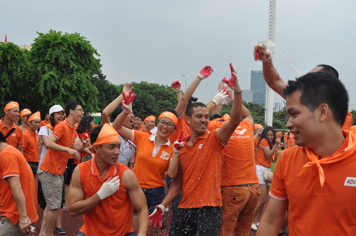 <p style="text-align:justify;"> Ngoài FPT Trading bỏ thi, có 6 đội tham gia gồm: FPT IS, FPT Telecom, FPT Software, FPT Retail, Khối Giáo dục và Liên quân FH2O. Vượt qua đội quân kéo cáp FPT Telecom một cách thuyết phục, FPT IS thẳng tiến vào chung kết với FPT Retail. Những chàng trai và cô gái của của Bán lẻ sẵn độ máu lửa, dồn sức cho trận đấu cuối. Tuy nhiên, FPT Retail vẫn bị khuất phục trước sức mạnh tập thể và có chiến thuật tập luyện của FPT IS.</p> <p> Sau gần một giờ thi đấu gay cấn và căng thẳng, kết quả chung cuộc, đội FPT IS vô địch sau khi giành thắng lợi trước FPT Retail. FPT Telecom giành giải Ba.</p>