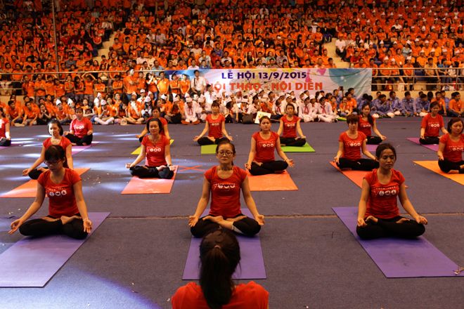 <p> Tư thế thiền hoa sen. Nhóm yoga FPT Tân Thuận được hướng dẫn bởi cô giáo của lớp.</p>