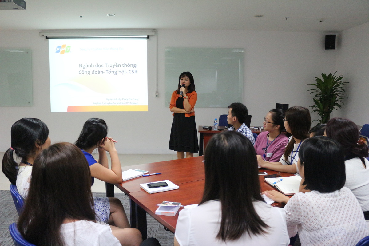 <p> Ngoài ra, các học viên cũng được cập nhật kiến thức mới về hoạt động truyền thông, công đoàn, tổng hội, CSR từ chị Phùng Thu Trang, Trưởng ban Truyền thông FPT Telecom.</p>