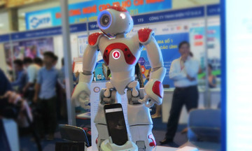 Robot 'trợ lý gia đình' Rogo xuất hiện tại Techmart 2015