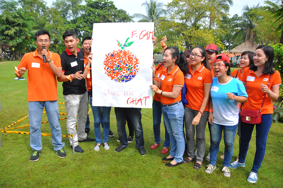 <p> Đội màu Cam lấy tên F-Cam khiến Ban tổ chức liên tưởng đến FPT Campuchia. "Chua mà Chất" là slogan của đội.</p>