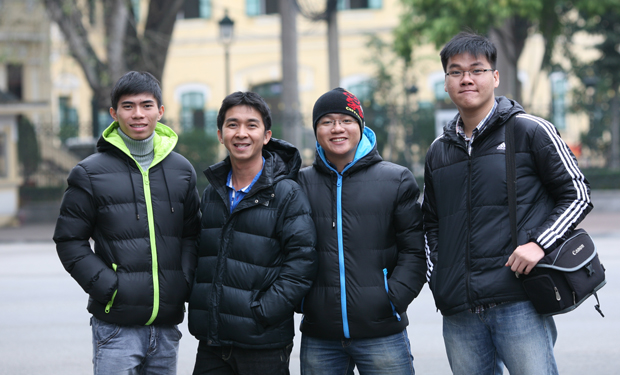 Đội dự án gồm 5 người từ TP HCM gồm Đoàn Trương Quang Vương, Hà Cao Nguyên, Phạm Mạnh Quân, Trương Quang Trọng và Đoàn Bá Huy được cử ra Bắc làm nhiệm vụ “mở đường”