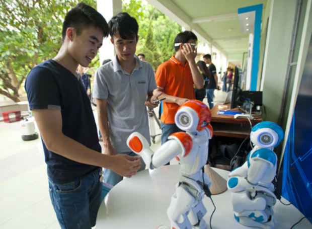 Tại vòng Chung kết, sinh viên sẽ được cung cấp Robot để phát triển sản phẩm.