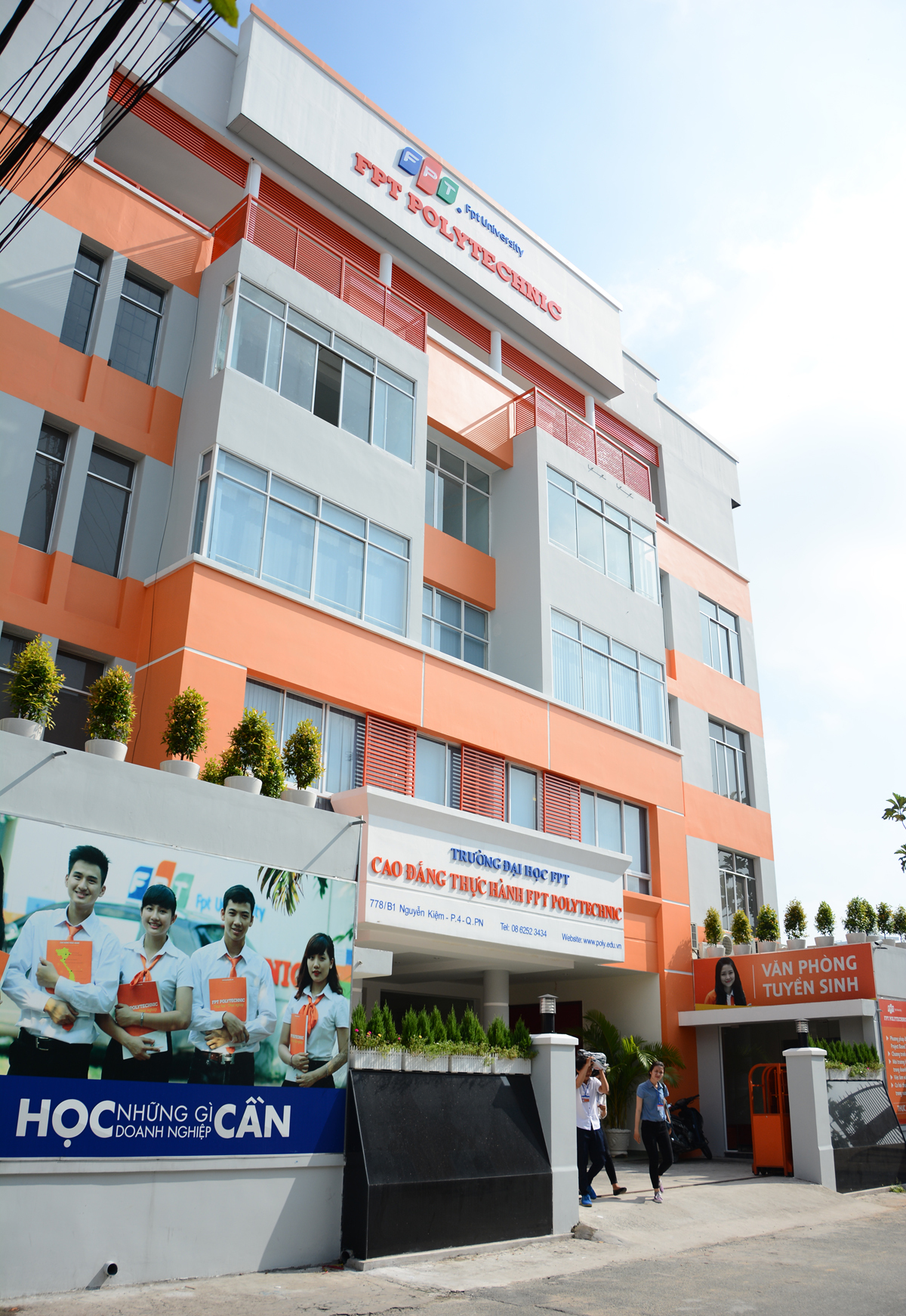 <p> Cơ sở mới của FPT Polytechnic HCM tọa lạc tại địa chỉ 778/B1 Nguyễn Kiệm, phường 4, quận Phú Nhuận, với tổng diện tích sàn khoảng 2.700m2.</p>