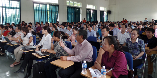 Hơn 100 giáo viên tin học trên địa bàn TP HCM tham gia lớp tập huấn. Ảnh: FU.