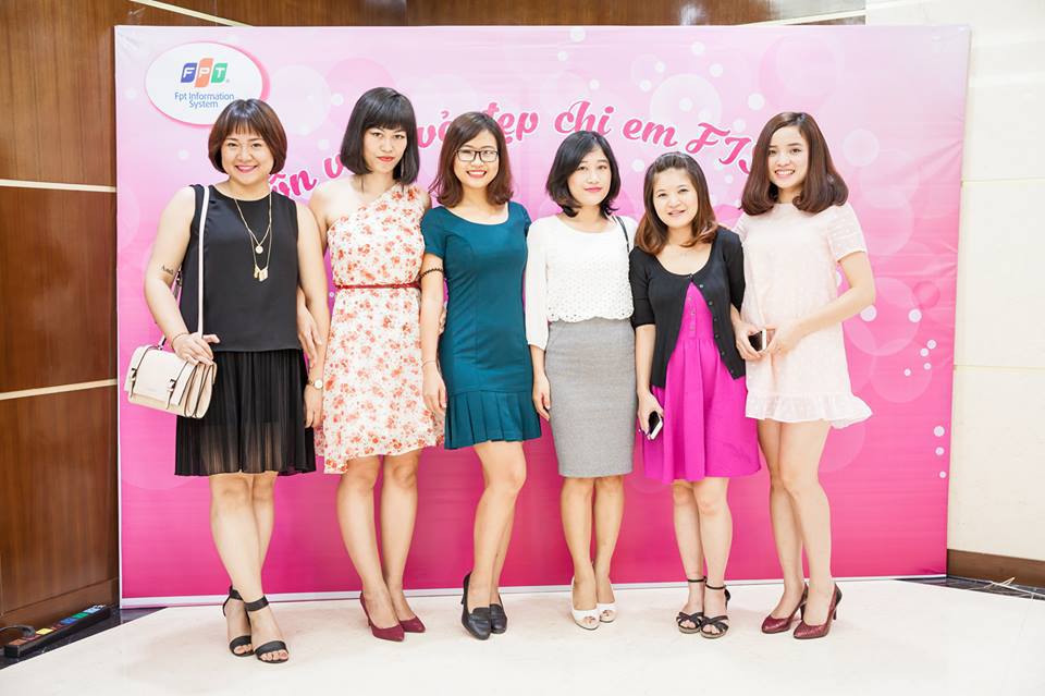 <p> Từng tổ chức thành công cuộc thi ảnh "Charming FIS" vào năm 2012, năm nay, FPT IS tiếp tục triển khai cuộc thi Duyên dáng công sở để tôn vinh vẻ đẹp của chị em phụ nữ nhân Ngày Phụ nữ Việt Nam. </p>