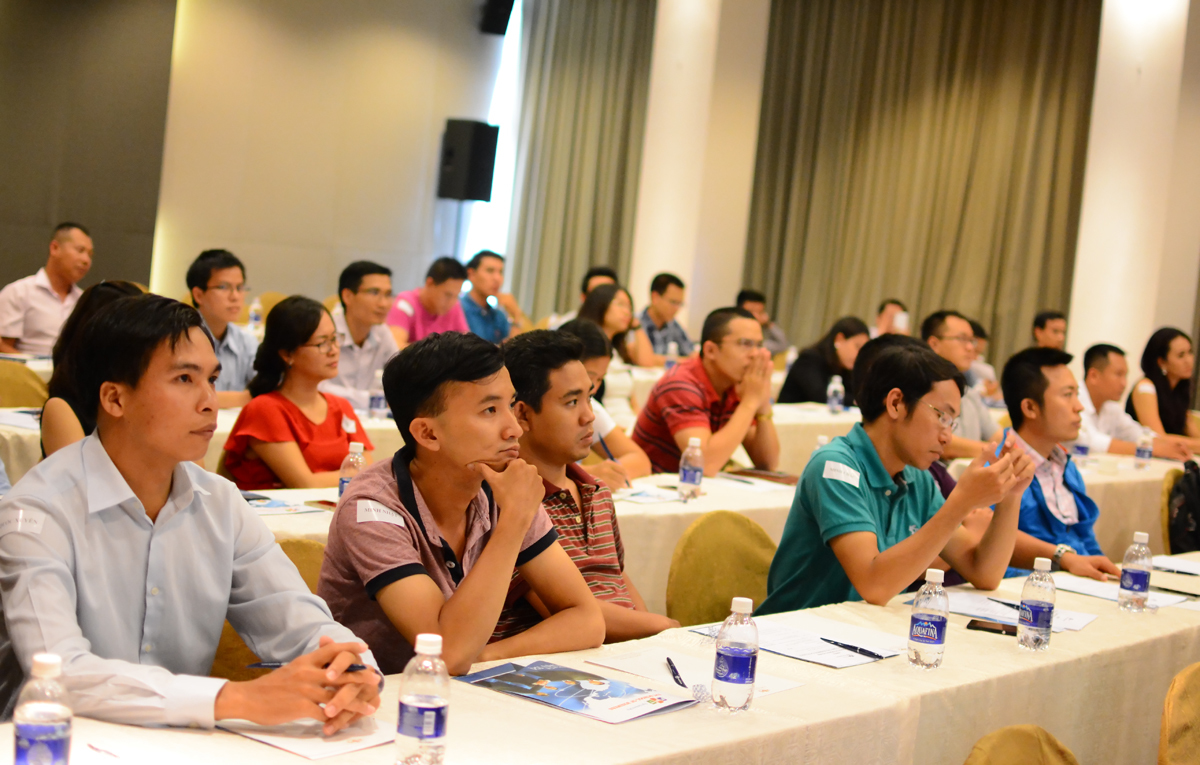 <p> FSB chính thức khởi động chương trình “Hỗ trợ quản trị doanh nghiệp theo chuẩn toàn cầu” tại website http://be.fsb.edu.vn từ ngày 13/10. Đối tượng tham dự chương trình là các chủ doanh nghiệp, cán bộ quản lý, thành viên ban điều hành và những người có khát vọng kinh doanh thành công trên thị trường toàn cầu. Chương trình nhằm giúp các doanh nhân Việt hiểu biết sâu sắc về hệ thống quản trị theo chuẩn quốc tế, được đào tạo kiến thức quản trị bài bản và được chuyên gia đồng hành, giải đáp vướng mắc trong quá trình thực hiện. </p>