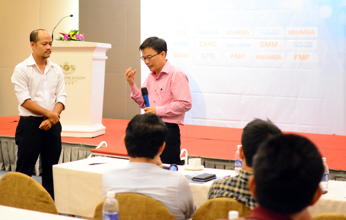 <p> Mỗi câu hỏi và nguyện vọng của doanh nghiệp đều được chuyên gia Vũ Quang Thịnh và Ngô Trọng Thanh mổ xẻ và đưa ra những lời khuyên hữu ích.</p>